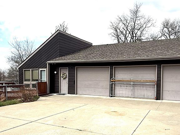 5th image of 1025 Pioneer Dr