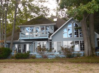 200 Lake Shore Dr, Roscommon, MI 48653