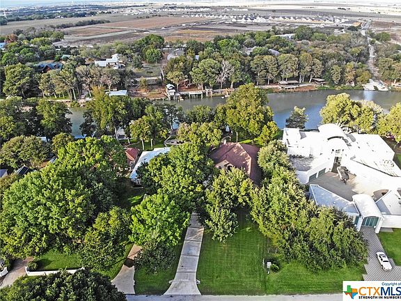 3rd image of 634 Woodlake Dr