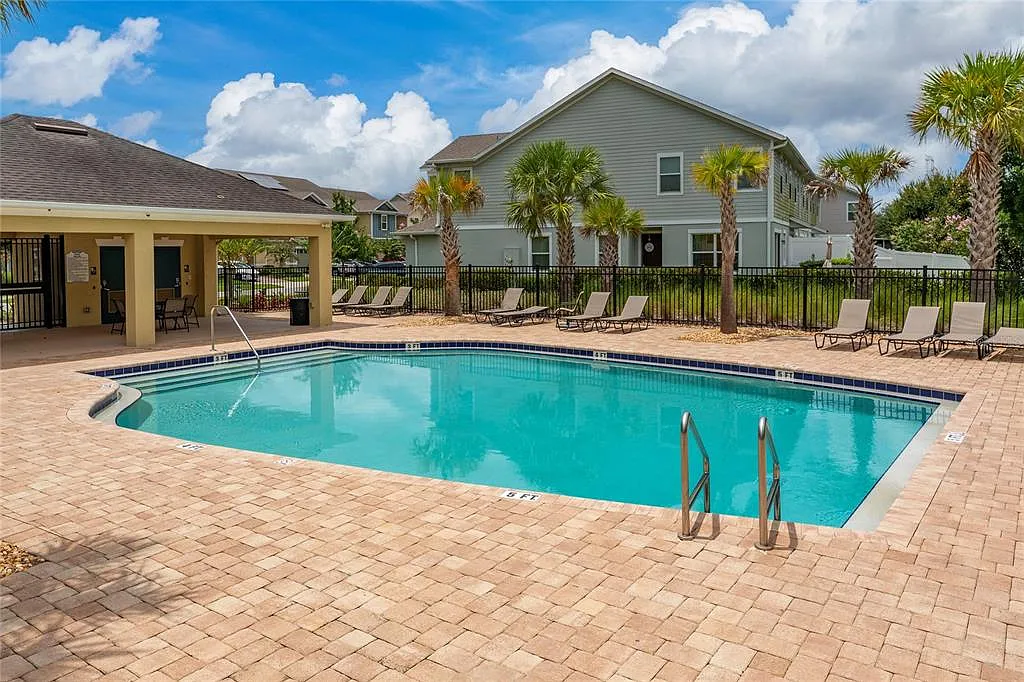 3 bed, 2.5 bath, 1438 sqft, $2,400 — Photo 4