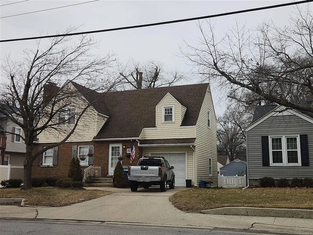 9022 Kennedy Ave photo 1