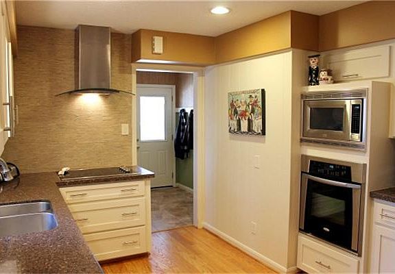 4th image of 102 Saint Marks St