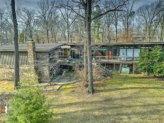 3rd image of 908 Lakeview Dr