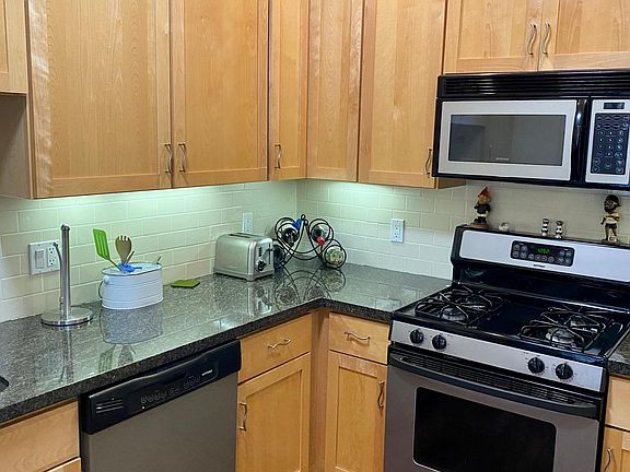 4th image of 1-150 Downey St #1