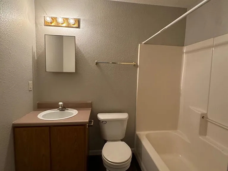 Bradford Terrace Apartments / 420 Britt Lane, RG — Photo 17