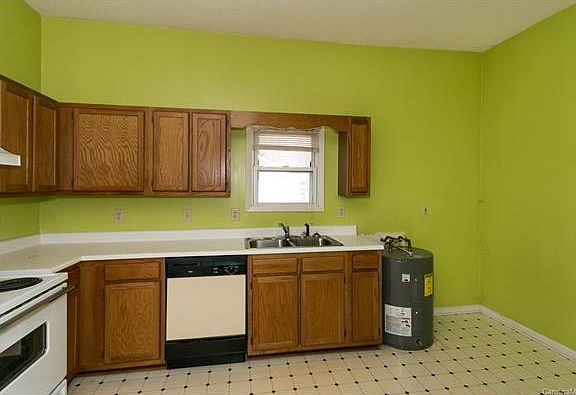5th image of 108 Chronicle St