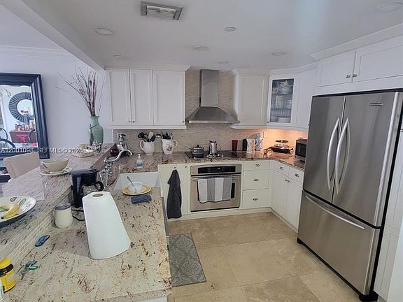 4th image of 2625 Collins Ave APT 1601