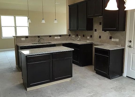 3rd image of 10606 Catfish Ln