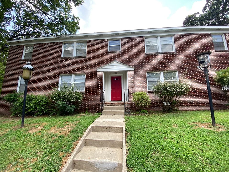 1st image of 300 Cherry Hill Dr #6