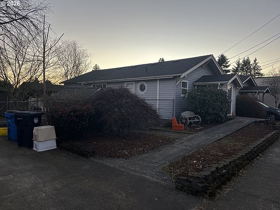 3rd image of 1918 SE 6th Ave