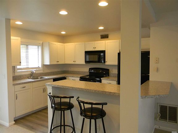 4th image of 58 S Pond Ln