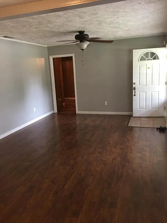 3025 Valley View — Photo 2