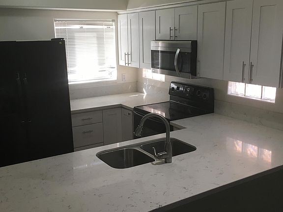 4th image of 5665 W Galveston St Unit 5