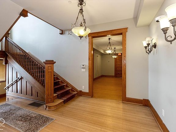 2nd image of 2105 N Meridian St Unit 301