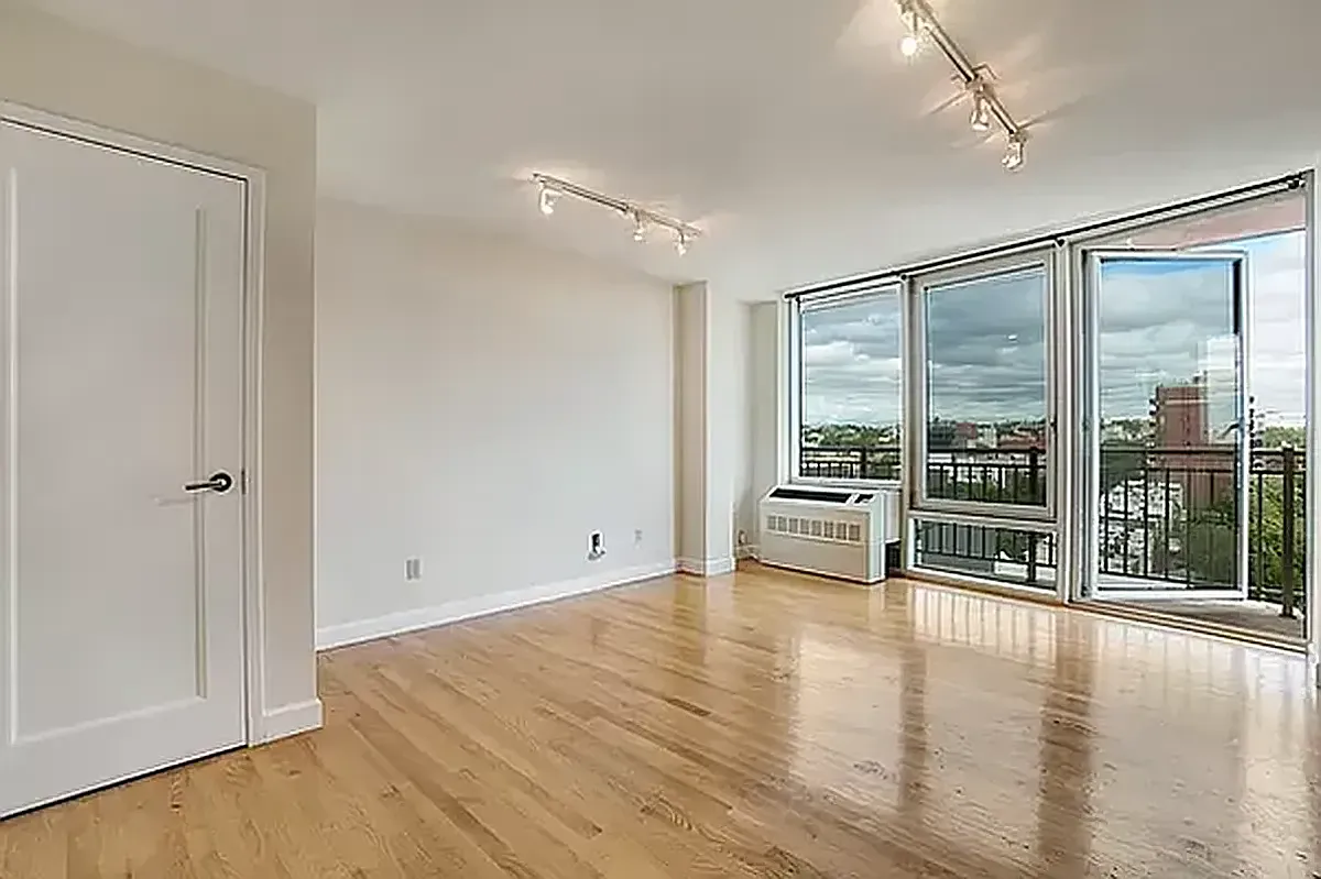 Building Photo - 574 4th Ave #11E