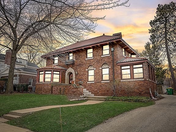 3rd image of 2621 E Newton Ave