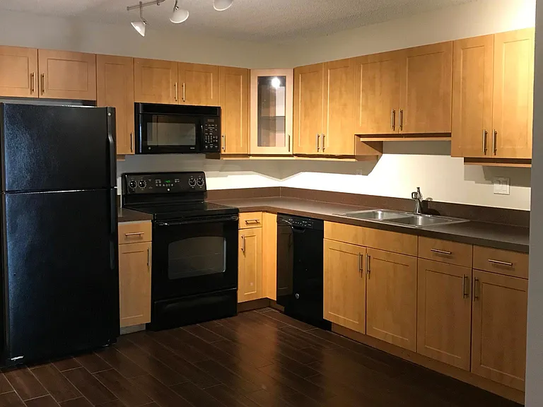 Large kitchen full size