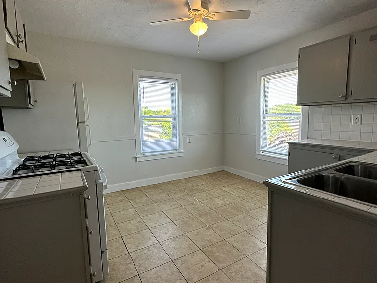 8 Prospect Ave #2 — Photo 4