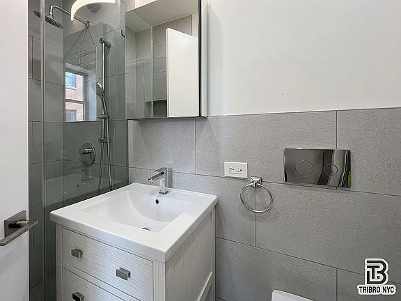 5th image of 1283 Rogers Ave #2E
