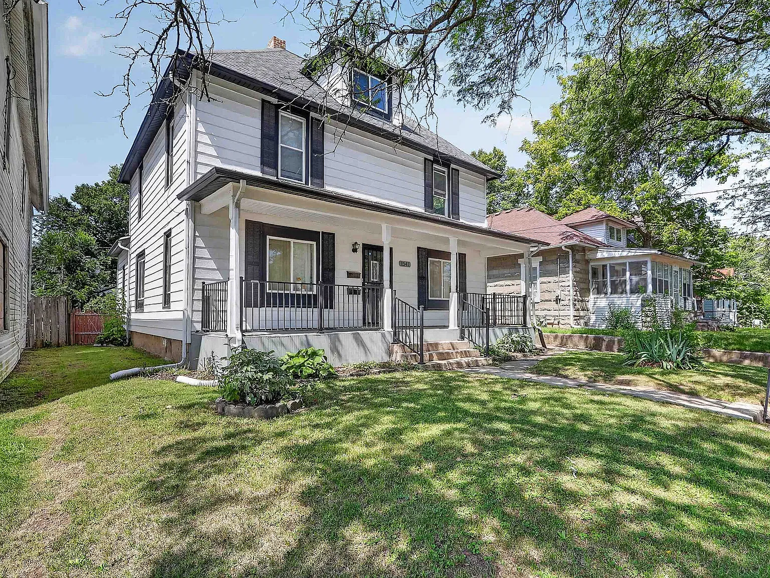 3 bed, 1045 sqft, $1,300 — Photo 3
