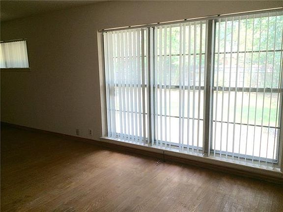 5th image of 712 Dumont Dr