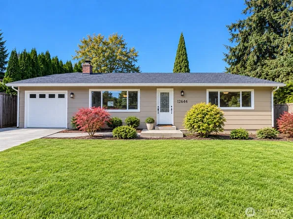 8916 NE 141st Street, Kirkland, WA 98034