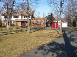 16 Cedar Dr, Sterling, VA 20164