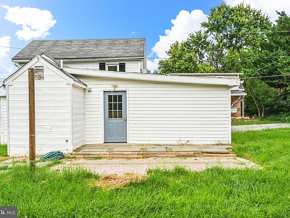 5th image of 18003 Davis Ln