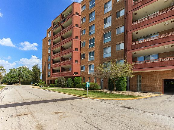 2nd image of 100 Park Ave APT 713