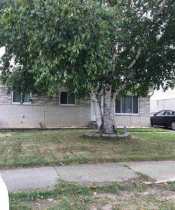 4th image of 20418 Williamson St