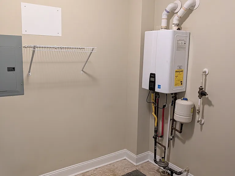 134 Sunset Cir #305 — Photo 9