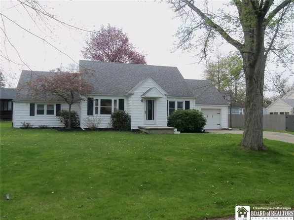 28 Lowell Pl, Fredonia, NY 14063