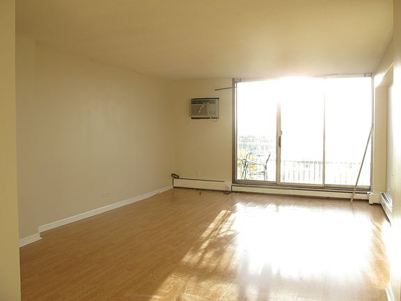 3rd image of 2211 S Highland Ave APT 6C