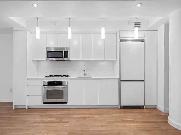 5th image of 90 William St APT 16D