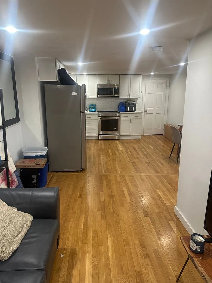 Nicely updated, pet friendly 2 bed in South Boston for September 1! — Photo 4