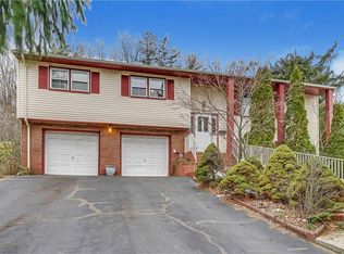 5 Parkview Blvd, Parlin, NJ 08859