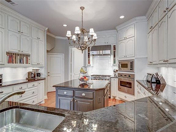 4th image of 1313 Montgomery Ln
