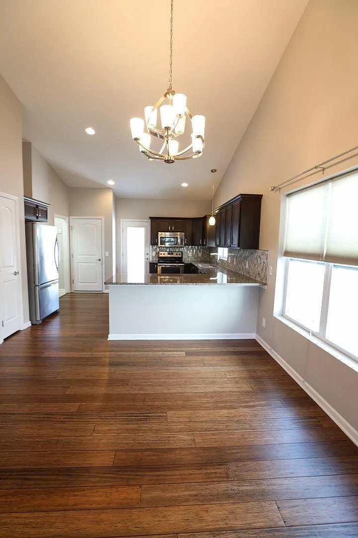4 bed, 2160 sqft, $2,950 — Photo 2
