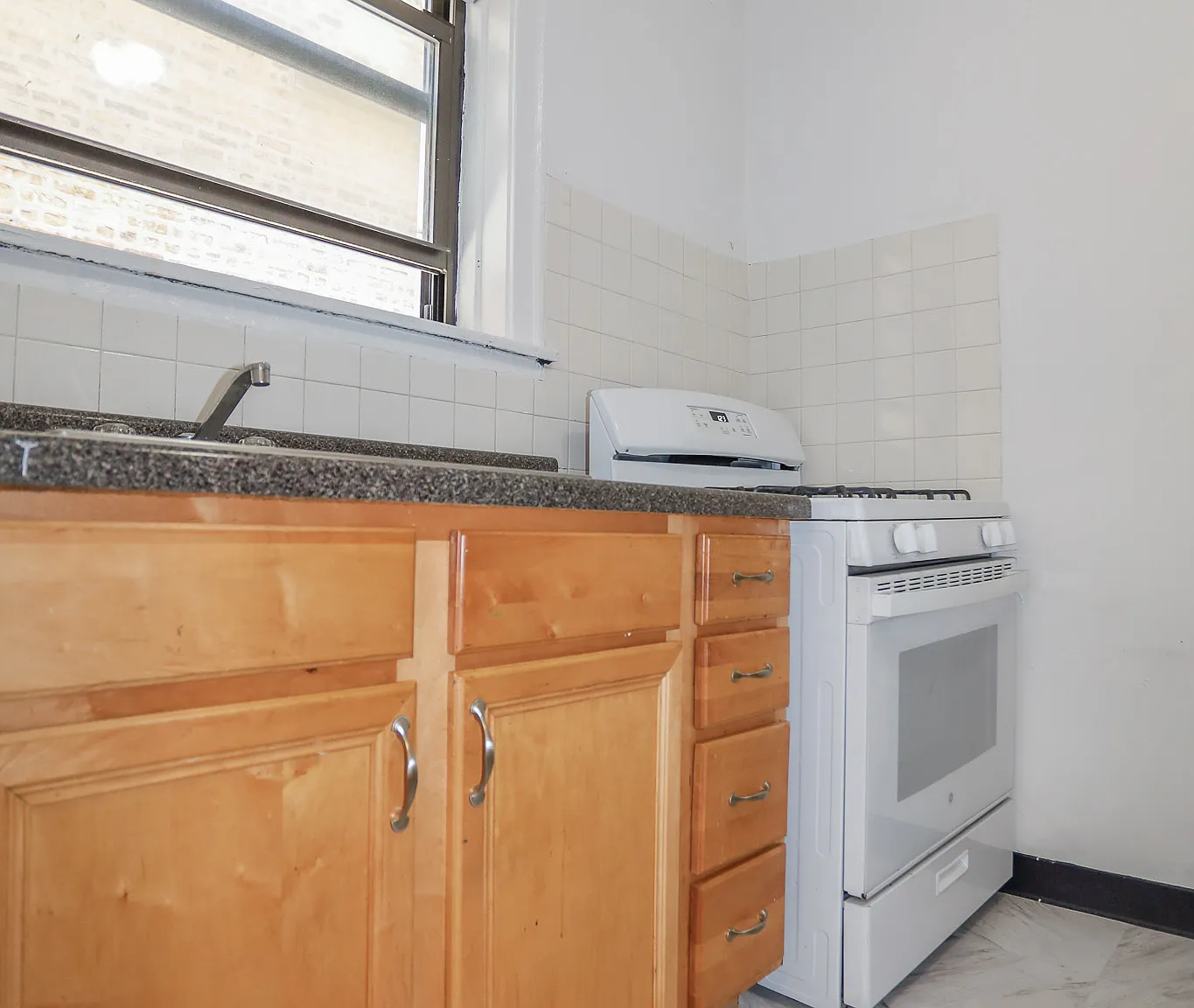 1 bed, 1.0 bath, $1,695 — Photo 4