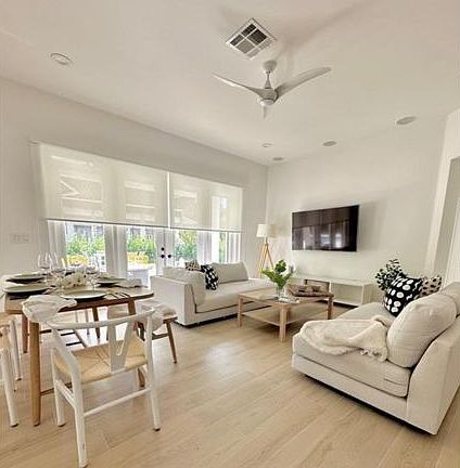 3rd image of 2556 Jardin Mnr #1