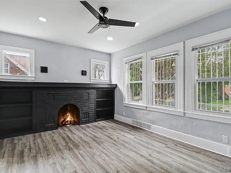 5217 Lakeview St — Photo 5