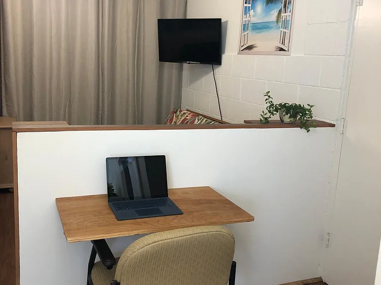 Desk/table