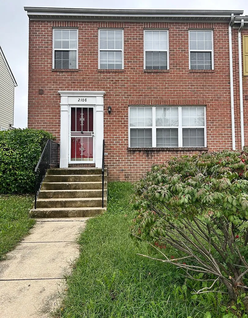 Baltimore - 3 Bedrooms and 2.5 baths Available! — Photo 1