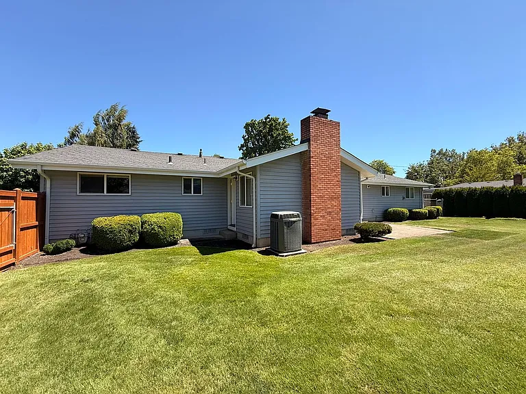 2148 Grove St — Photo 25