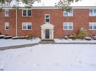 390 Morris Ave APT 2, Summit, NJ 07901
