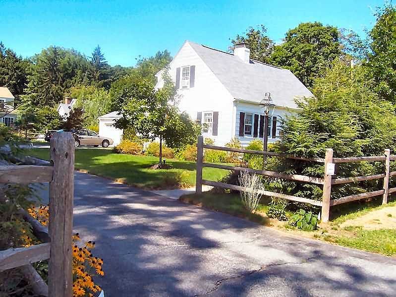 1st image of 11 Linden Ln