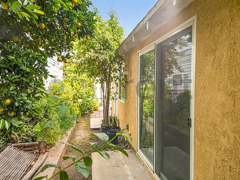 2431 S Catalina St — Photo 3