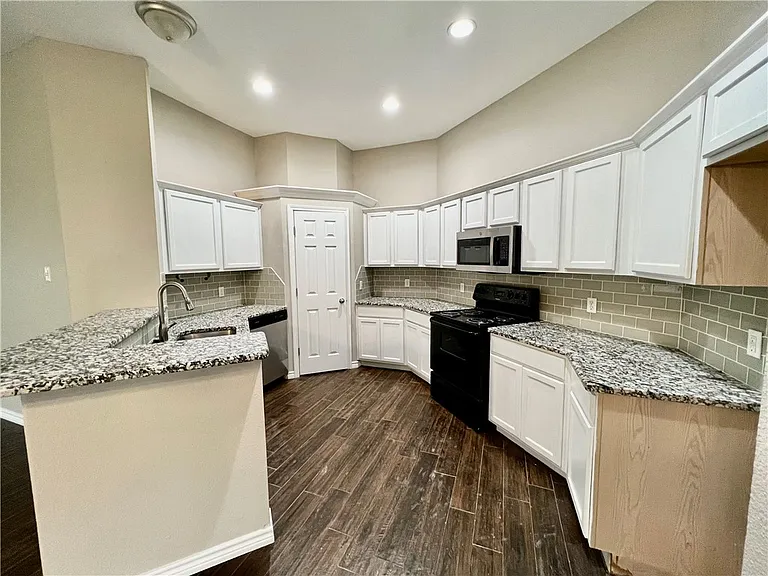 2417 Windblown Dr — Photo 6