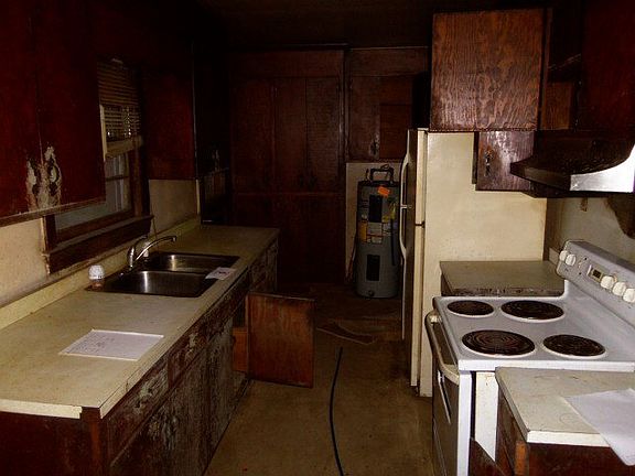 3rd image of 825 Rose St