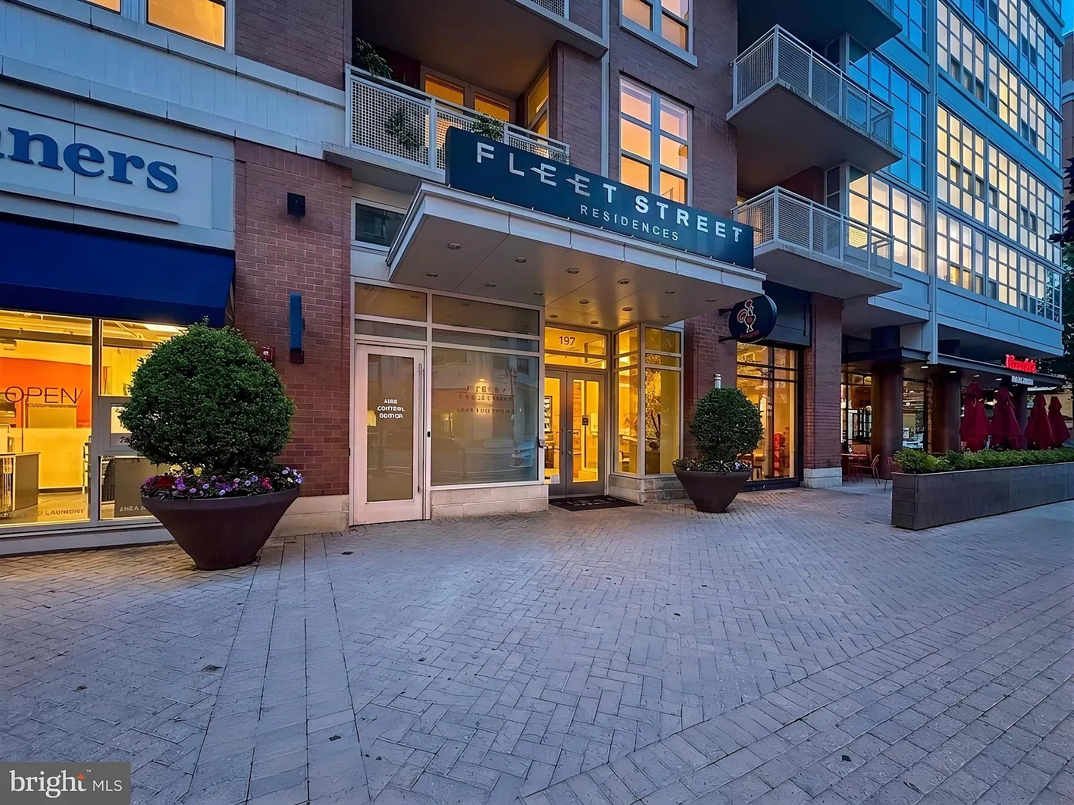 1 bed, 1.0 bath, 743 sqft, $2,500 — Photo 1